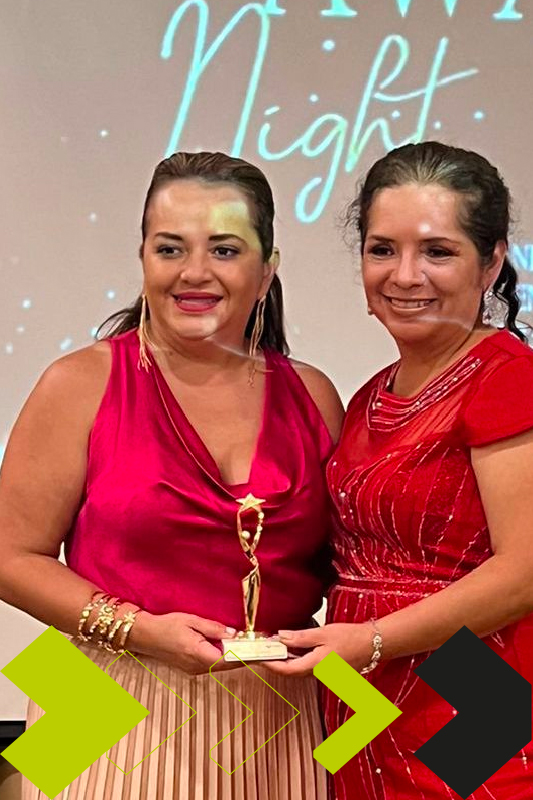 Andrea Mosquera recibió el reconocimiento “Top 100 Woman Awards 2023